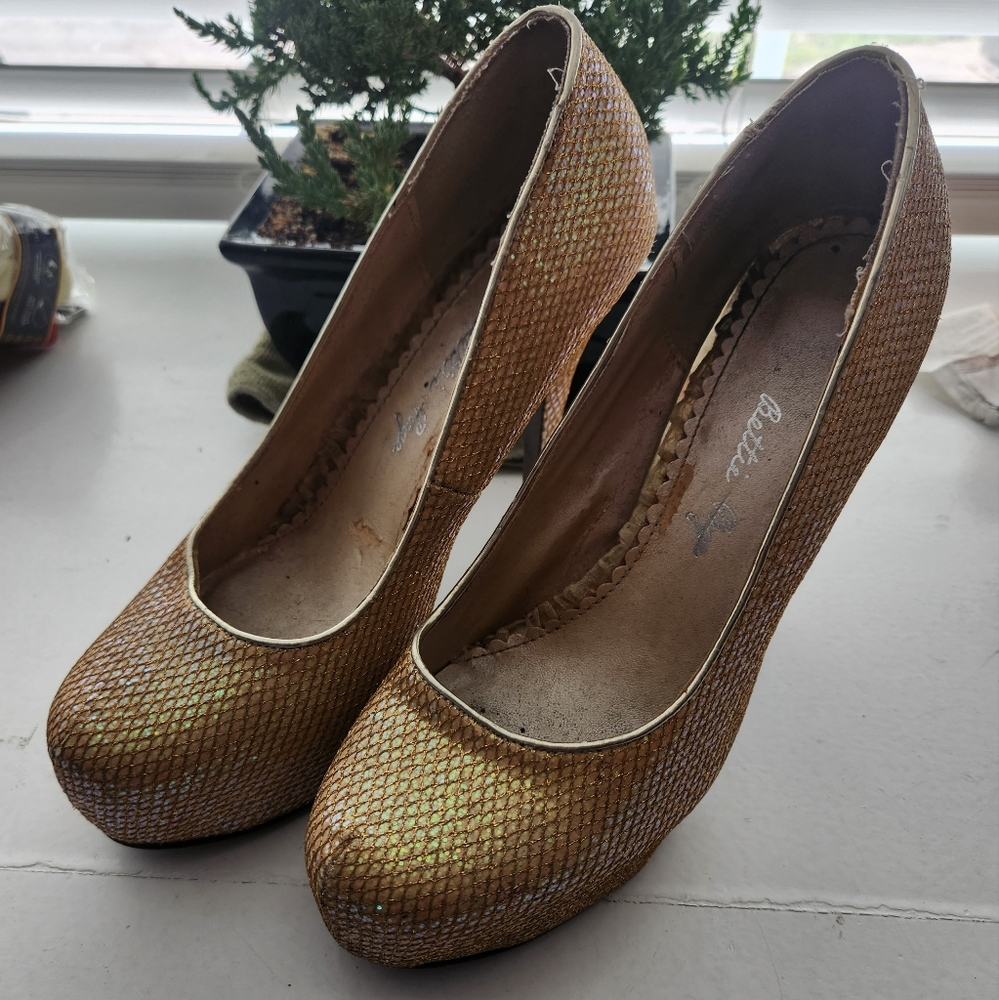 Women's Gold Pumps
